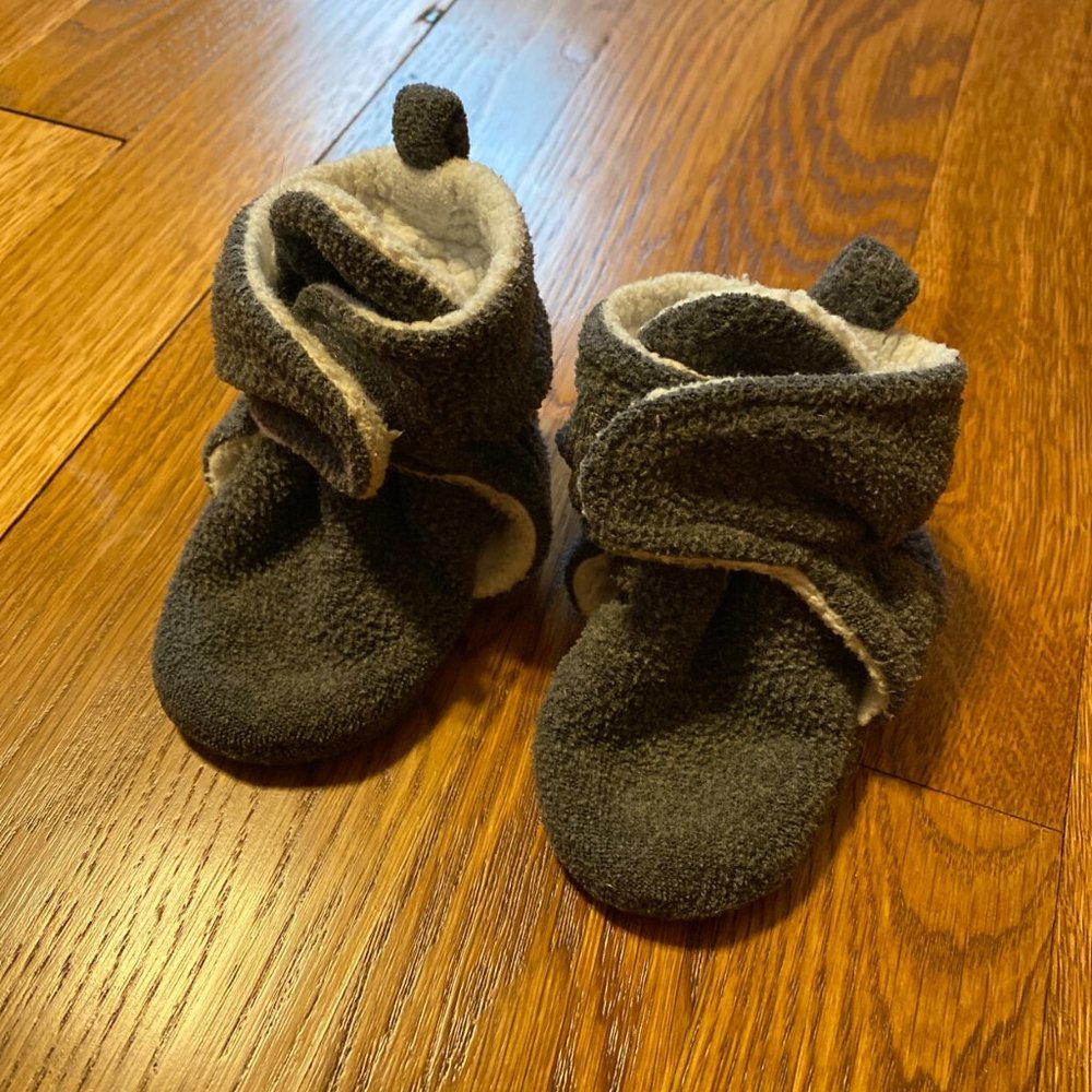 Hb Grey Fleece Booties (6-12m)